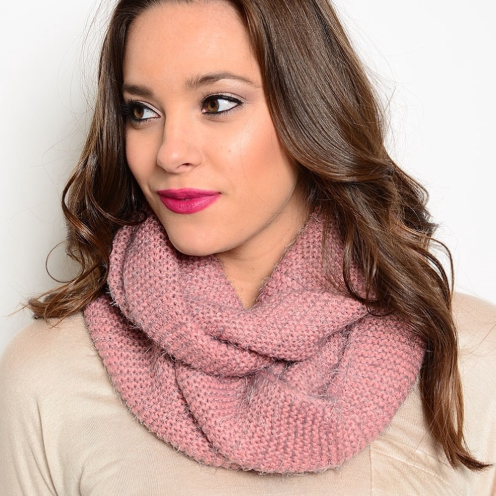 🤩Lovely Pink Infinity Scarf 🌟